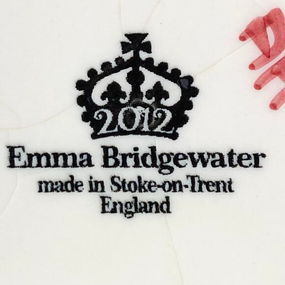 Emma Bridgewater Red Star 1/2 Pint Mug - Picture 8 of 9